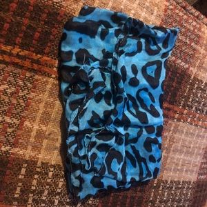 NWOT Blue leopard rectangle hipscarf